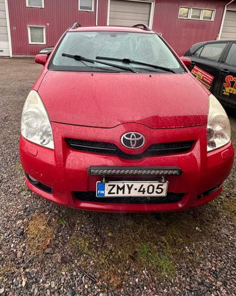 Toyota Corolla Verso Ярвенпяя - изображение 1