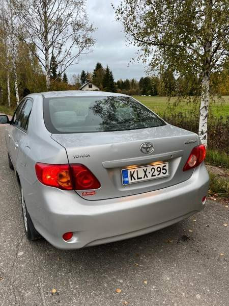 Toyota Corolla Apatity - valokuva 1