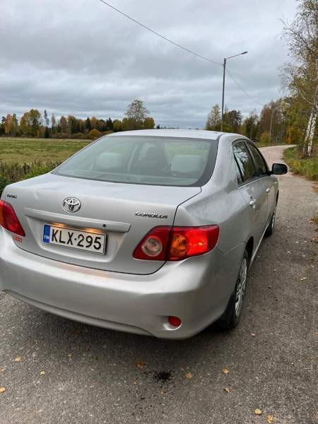Toyota Corolla Apatity - valokuva 2