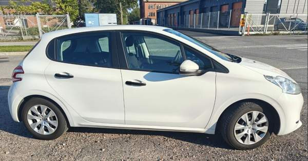 Peugeot 208 Vantaa - valokuva 6