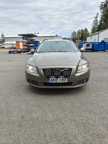 Volvo V70 Ugleural'skiy - valokuva 6