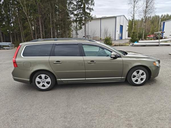 Volvo V70 Ugleural'skiy - valokuva 5