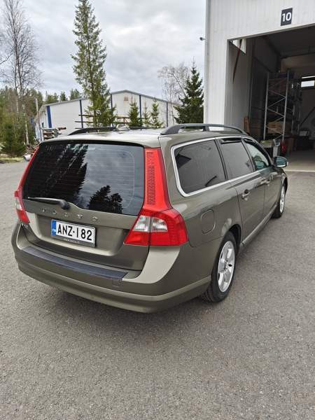 Volvo V70 Ugleural'skiy - valokuva 4