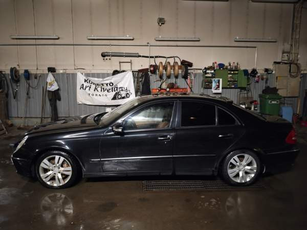 Mercedes-Benz E Торнио - изображение 4