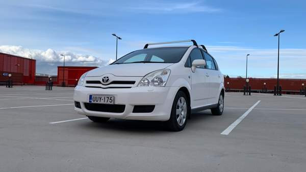 Toyota Corolla Verso Helsinki - изображение 2