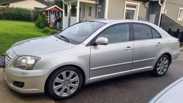 Toyota Avensis Macau - photo 4