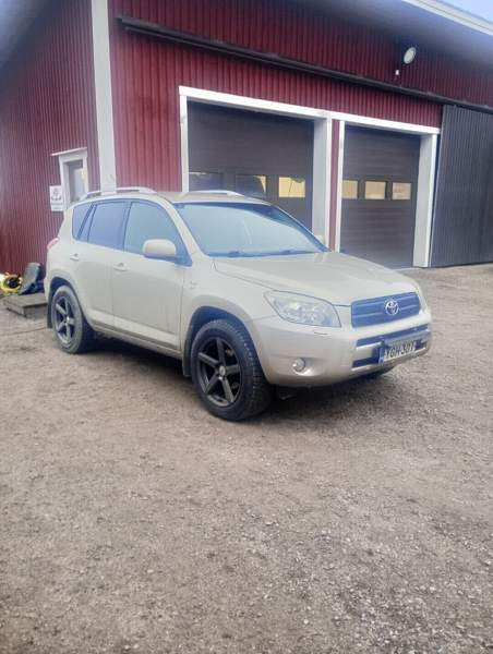 Toyota RAV4 Luga - valokuva 2