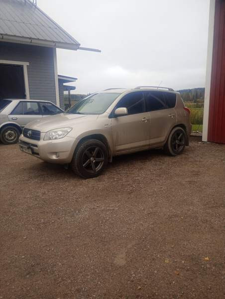 Toyota RAV4 Luga - valokuva 1