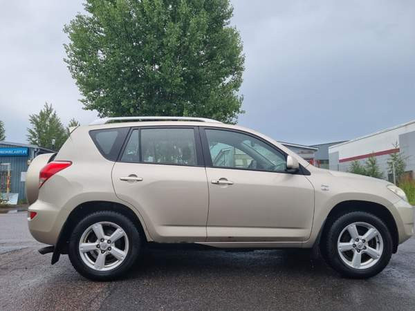 Toyota RAV4 Helsinki - valokuva 6