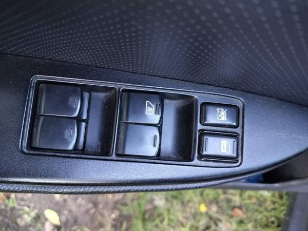 Subaru Legacy Raasepori - valokuva 8