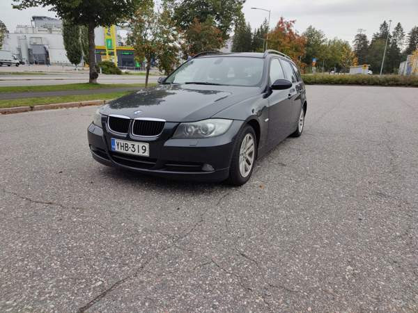 BMW 320 Glebychevo - valokuva 1