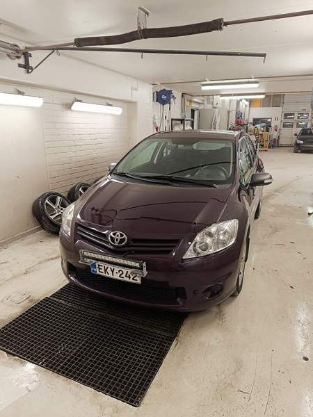 Toyota Auris Kajaani - photo 1