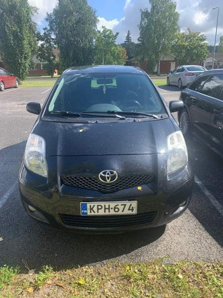 Toyota Yaris Sarov - valokuva 1