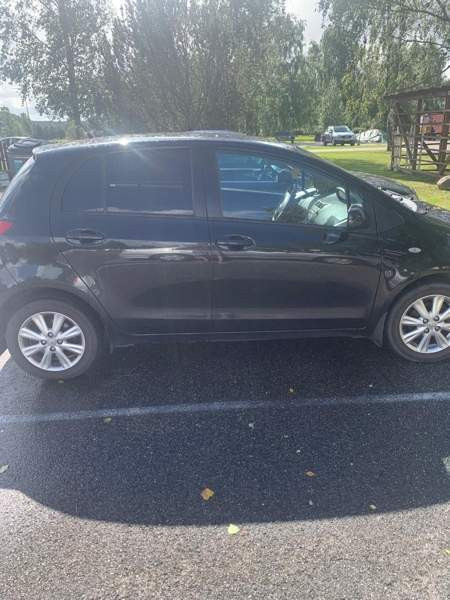 Toyota Yaris Sarov - valokuva 2