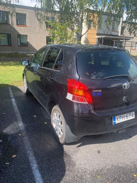 Toyota Yaris Sarov - valokuva 3