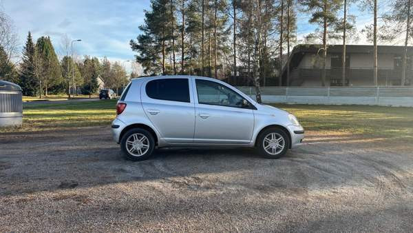 Toyota Yaris Sarov - valokuva 4