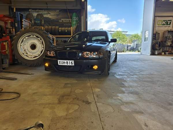 BMW 330 Kuusamo - valokuva 1
