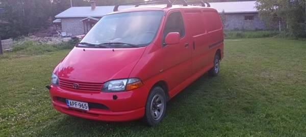 Toyota Hiace Ugleural'skiy - valokuva 1
