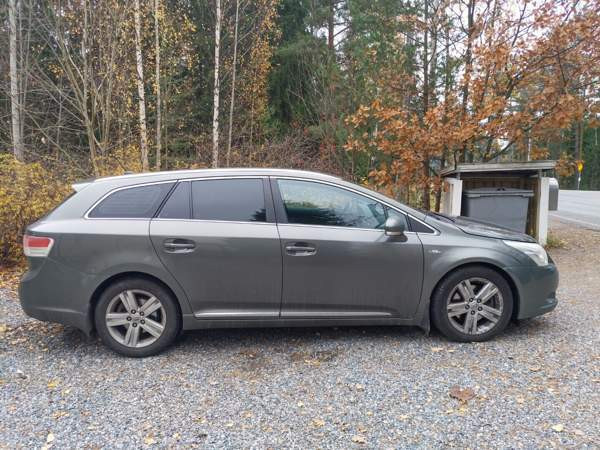 Toyota Avensis Вантаа - изображение 3