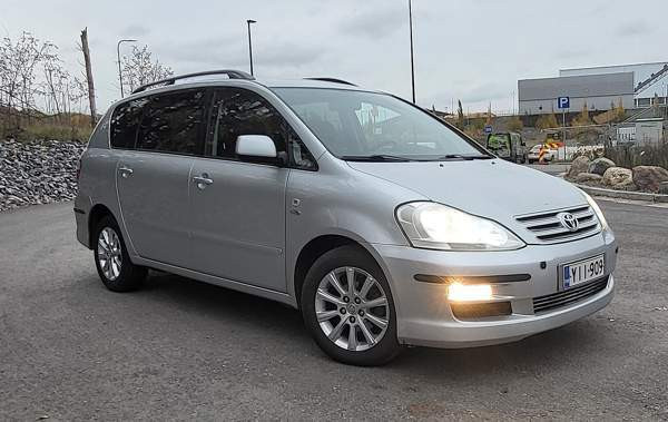 Toyota Avensis Verso Helsinki - изображение 4