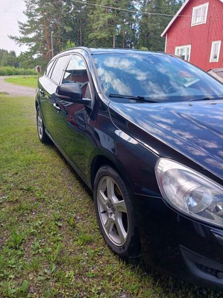 Volvo V60 Macau - valokuva 1