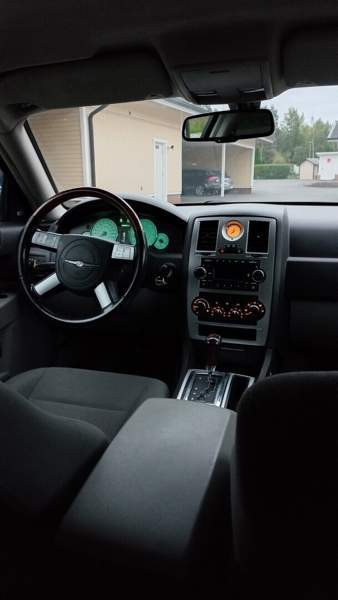Chrysler 300C Раума - изображение 7