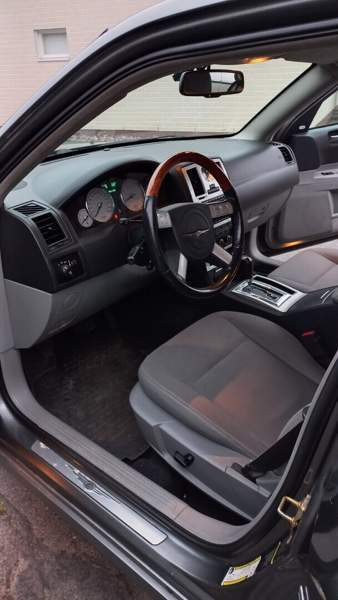 Chrysler 300C Раума - изображение 8