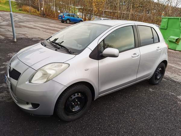 Toyota Yaris Kirkkonummi - valokuva 4
