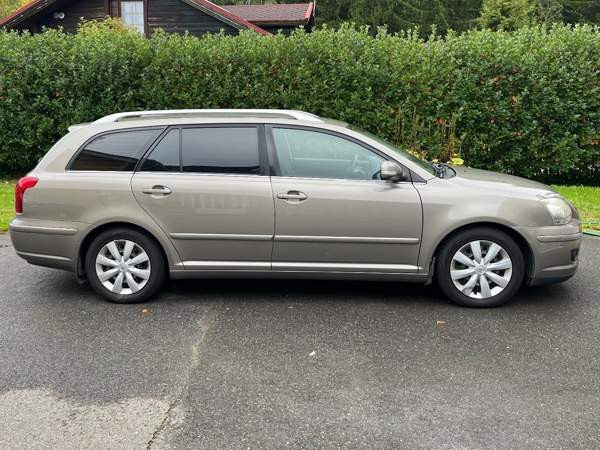 Toyota Avensis Йоэнсуу - изображение 1