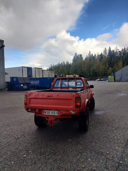 Toyota Hilux Каарина - изображение 4