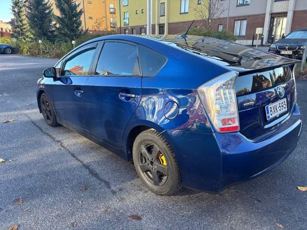 Toyota Prius Vantaa - valokuva 2