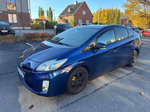 Toyota Prius Vantaa - valokuva 1