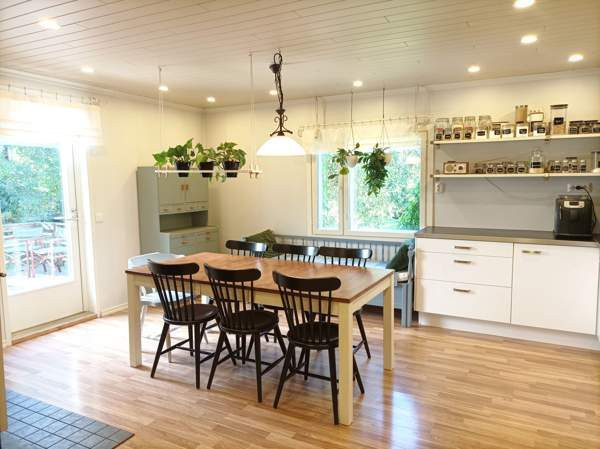 4h, k, eteinen, aula, 2 x wc, sh, khh, lasikuisti,  Mynämäki - valokuva 9