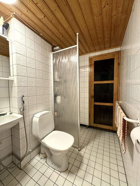 3h+k+kph+s+vh+erillinen wc ja piha  Ylitornio - photo 8