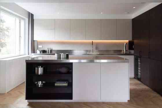 7h + k + 2kph + s + erill.wc + vh + lasitettu parv  Helsinki