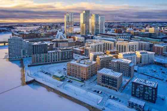 5h + 2 x avok.+ 2 x wc+ kylpyhuone + sauna + lasit  Helsinki