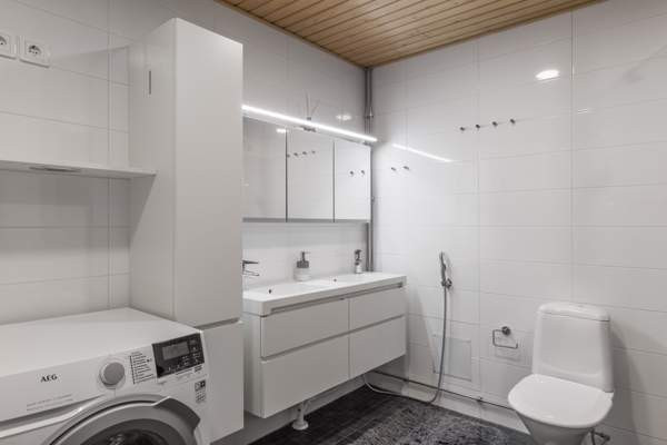 3h+kt+s+iso piha+autohallipaikka  Helsinki - valokuva 6