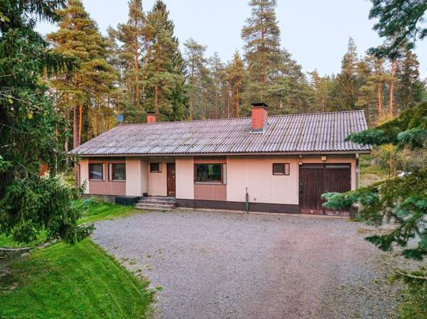 Omakotitalo + erillinen isoautotalli + talvilämmin  Pöytyä - valokuva 1