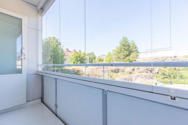 1h +kk+kph+ lasitettuparveke  Helsinki – foto 1