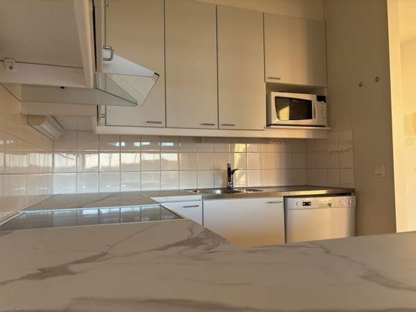 2h + kk + kph + iso lasitettu parveke  Helsinki – foto 8