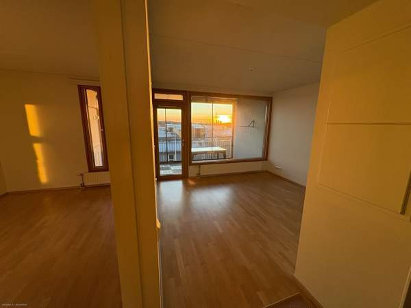 2h + kk + kph + iso lasitettu parveke  Helsinki – foto 1