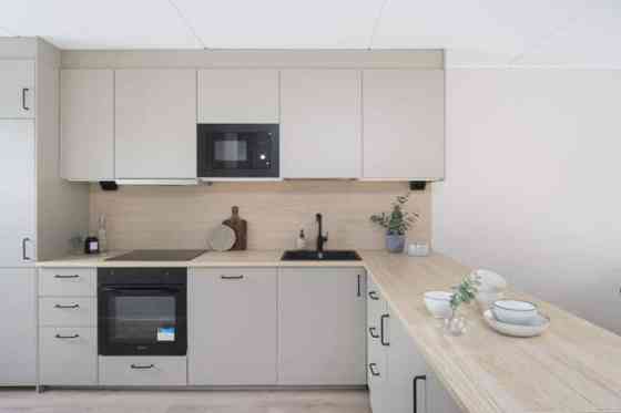 4h + avok + kph + s + wc + vh + piha  Helsinki