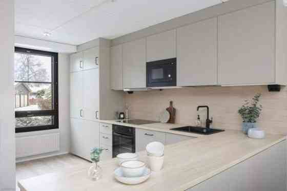 4h + avok + kph + s + wc + vh + piha  Helsinki