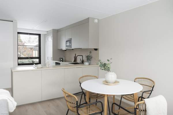 4h + avok + kph + s + wc + vh + piha  Helsinki - valokuva 8