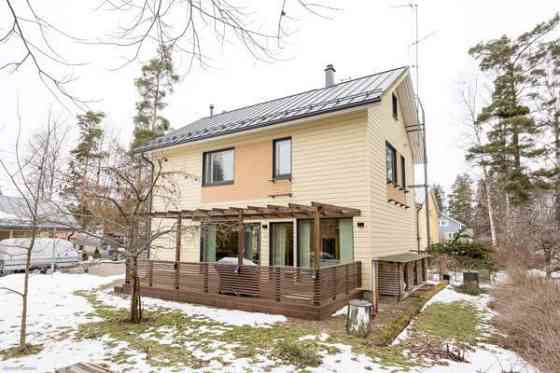 4h+avok+2wc+khh/kph+kph+s+ullakko+ulkovarasto+piha  Helsinki