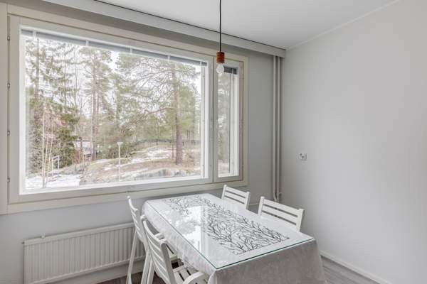 2h +k + lasitettu parveke  Helsinki - valokuva 6