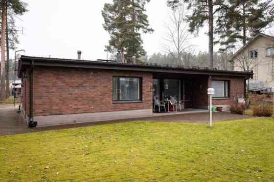 3mh, K+RT, OH, 2 WC, KHH, KH, S, AUTOTALLI.  Jyvaeskylae