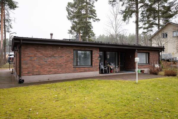 3mh, K+RT, OH, 2 WC, KHH, KH, S, AUTOTALLI.  Jyväskylä - valokuva 5