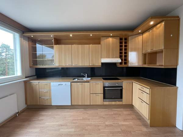 4h + k + kph + 2 wc + lasitettu parveke  Helsinki - photo 6