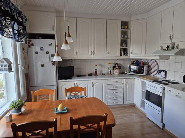 2h + k + 2 yläkerran makuutilaa/huonetta + saunaos  Vantaa - valokuva 5